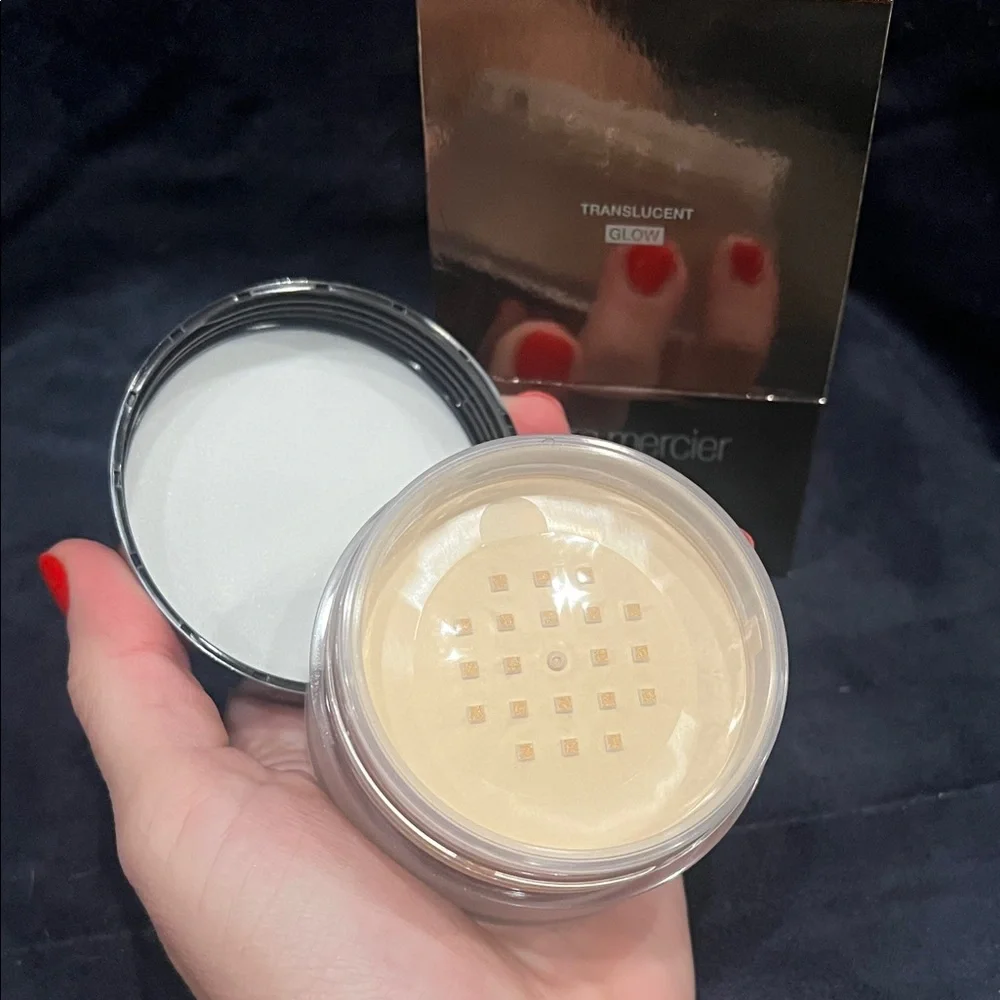Laura Mercier Translucent Loose Setting Powder - Glow - Picture 5 of 5